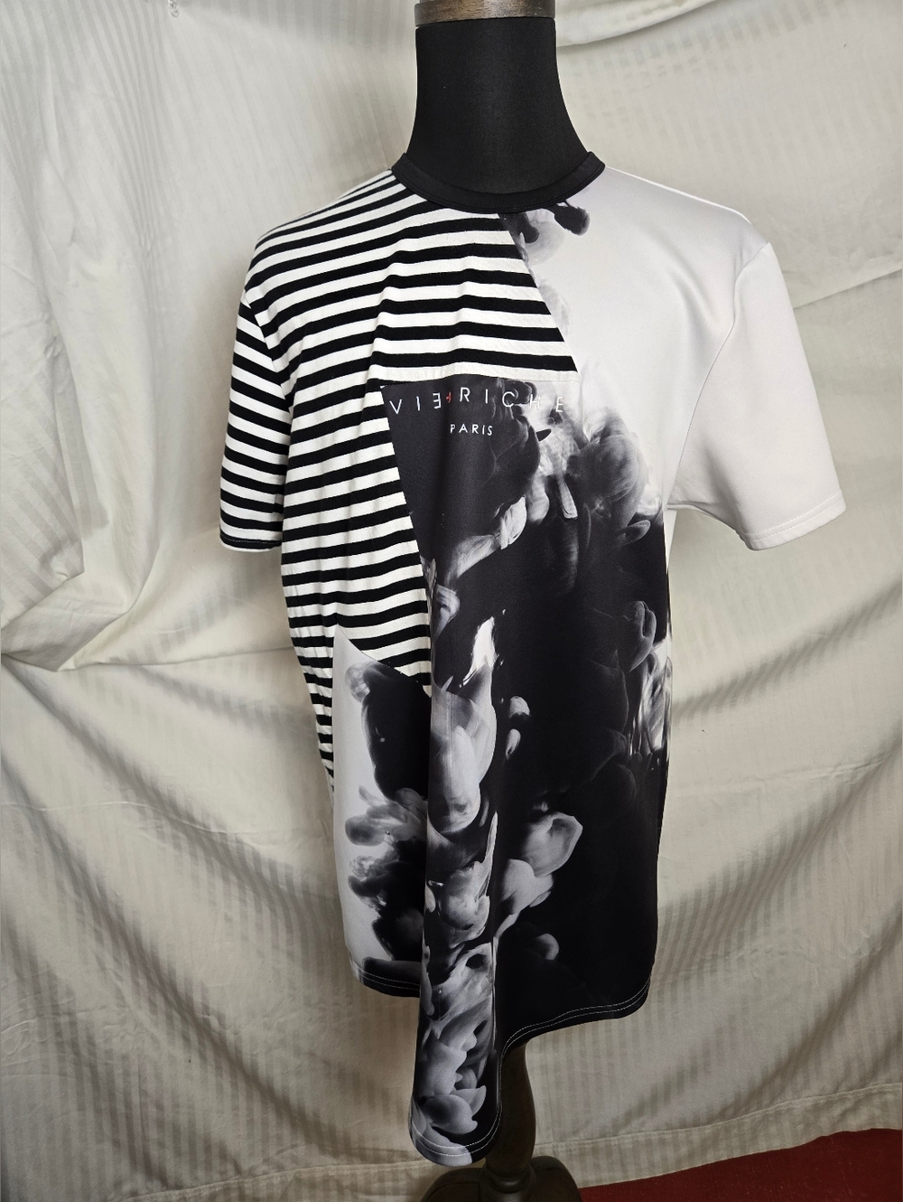VIE Riche  Black & White Graphic Stripe T-Shirt.  TM